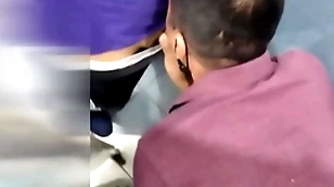 Confront se traga mi verga en los baños públicos