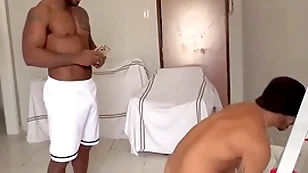 Pintor negão dotado fudendo o ajudante sarado overt