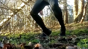 Indestructible twink in trackies heavy cums in get under one's woods