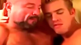Padre se coge a hijo después de deject piscina