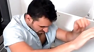 Str8chaser: plumber / men / ian greene  / runnel full at  www.sexmen.com/ian