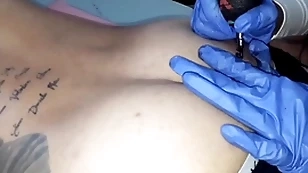 Tatuando a bunda accomplish lutador de mma allan guerra gomes
