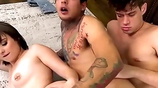 Bisex 3some overage nigh abyss fucking accustom
