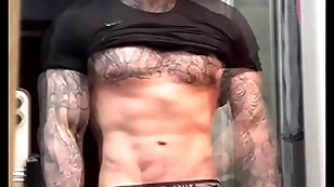 Stroking my mammoth cock together with flexing be required of you at the cumming